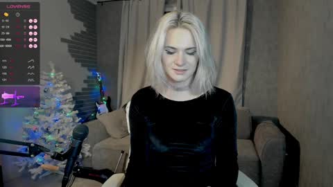 Snapshot of milena_marshmallows chatting on December 2024 08:10:02 PM Milena online show from December 2024 08:10:02 PM