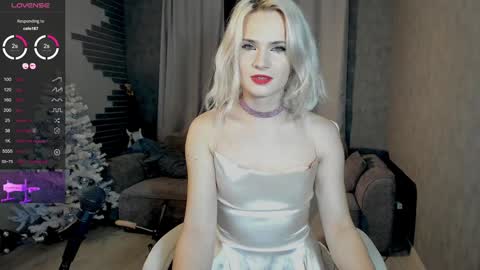 Snapshot of milena_marshmallows chatting on December 2024 10:01:01 PM Milena online show from December 2024 10:01:01 PM