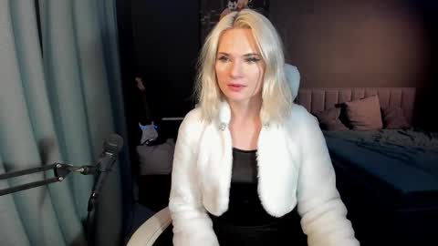 Snapshot of milena_marshmallows chatting on February 2025 11:57:02 PM Milena online show from February 2025 11:57:02 PM