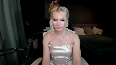 Snapshot of milena_marshmallows chatting on March 2025 04:24:01 PM Milena online show from March 2025 04:24:01 PM