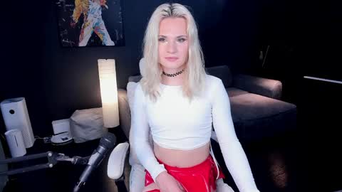 Milena online show from May 2026 07:13:01 AM