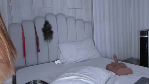 Snapshot of mileyerikson chatting on October 2025 02:33:01 AM MILEY online show from October 2025 02:33:01 AM