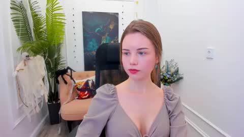 Snapshot of mileygloss chatting on October 2025 11:33:02 AM mileygloss online show from October 2025 11:33:02 AM