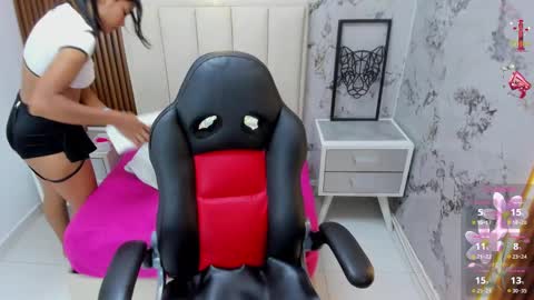 MILEY online show from October 2025 07:22:02 PM