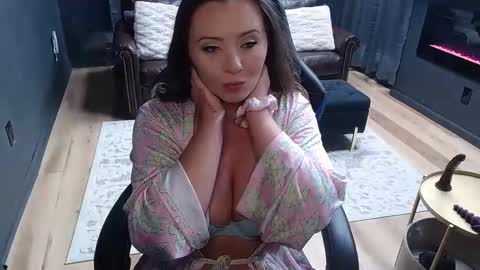 Snapshot of mileymadness chatting on October 2025 05:54:02 PM Miley Madness online show from October 2025 05:54:02 PM