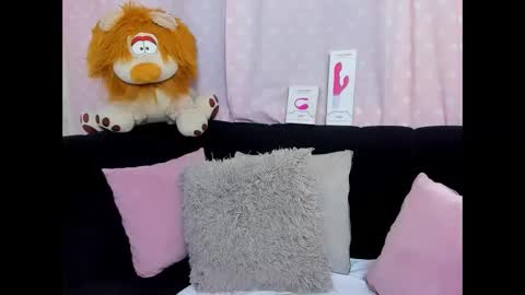 Antonella online show from November 2025 01:00:02 PM