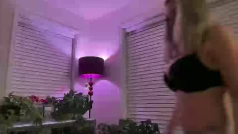 MIlf Goddess online show from May 2026 03:55:02 AM