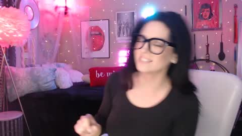 Snapshot of milf_lacey chatting on February 2025 04:37:02 PM Milf Lacey online show from February 2025 04:37:02 PM
