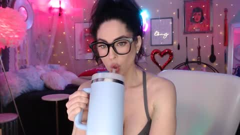 Snapshot of milf_lacey chatting on March 2025 04:56:02 PM Milf Lacey online show from March 2025 04:56:02 PM