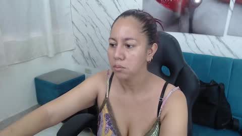 Snapshot of milf_loven chatting on March 2025 07:27:02 PM Milf Loven online show from March 2025 07:27:02 PM