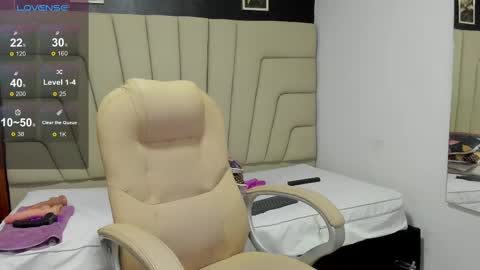 Snapshot of milf_meli chatting on February 2025 01:53:02 AM milf_meli online show from February 2025 01:53:02 AM