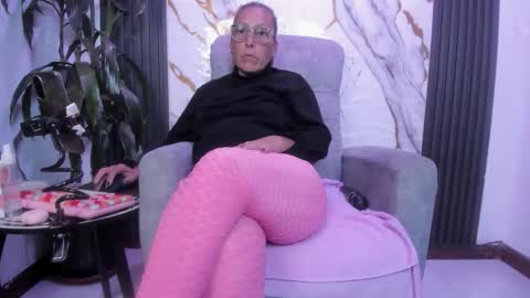 Snapshot of milf_sikiu chatting on May 2026 11:17:02 PM milf sikiu online show from May 2026 11:17:02 PM