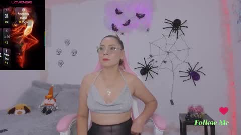 Snapshot of milfaaura chatting on October 2025 02:52:01 AM Aura online show from October 2025 02:52:01 AM