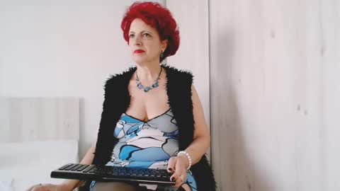 Milfsupreme online show from November 2025 01:00:02 PM