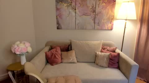 milinafox online show from November 2025 02:58:01 AM