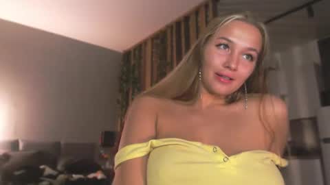 milk_bunny_ online show from February 2026 08:48:02 AM