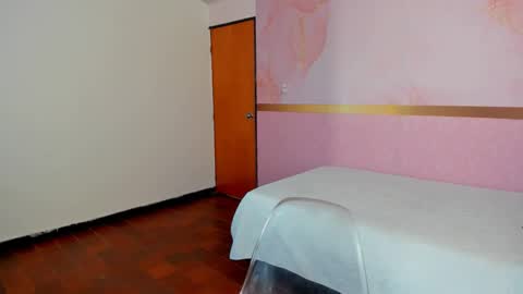 Snapshot of milk_candy16 chatting on September 2025 12:18:02 PM S O F I A online show from September 2025 12:18:02 PM