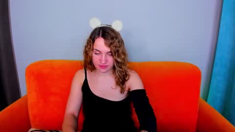 milkablond online show from February 2025 04:03:02 AM