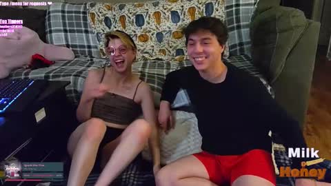 MilkandHoney online show from November 2025 06:25:02 AM