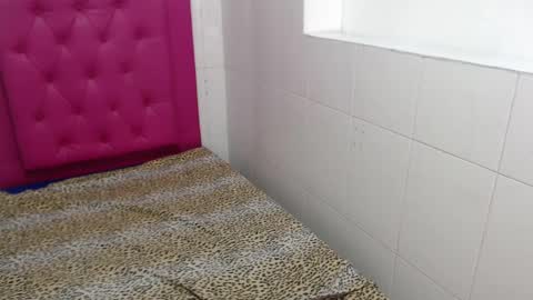 milkyway_18 online show from February 2025 06:43:02 PM