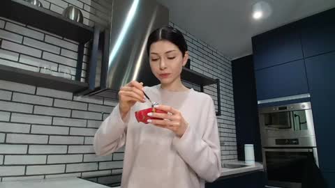 milla bella online show from February 2026 09:35:02 PM