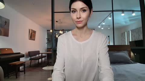 milla bella online show from February 2026 07:03:02 PM