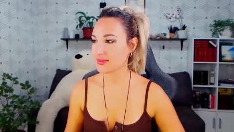 Snapshot of millaxqueen chatting on October 2025 04:25:02 PM MillaXQueen online show from October 2025 04:25:02 PM