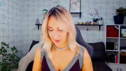 Snapshot of millaxqueen chatting on November 2025 02:16:02 PM MillaXQueen online show from November 2025 02:16:02 PM