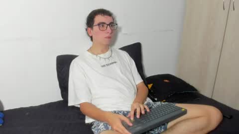 Snapshot of milogm_ chatting on June 2026 06:45:02 PM milogm_ online show from June 2026 06:45:02 PM