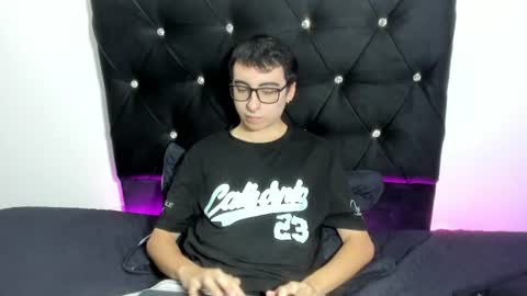Snapshot of milogm_ chatting on July 2026 04:39:02 AM milogm_ online show from July 2026 04:39:02 AM