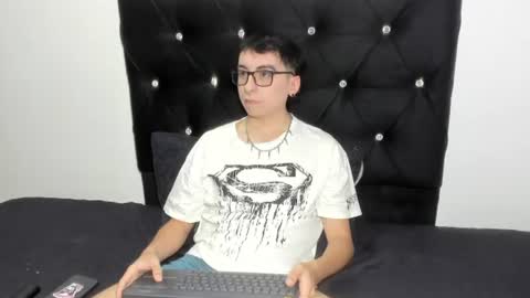 Snapshot of milogm_ chatting on July 2026 11:22:01 PM milogm_ online show from July 2026 11:22:01 PM
