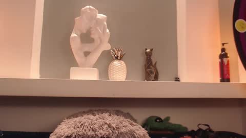 Milu Wallace  online show from November 2025 11:04:02 PM