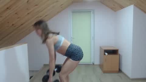 milusea online show from December 2024 12:29:02 PM