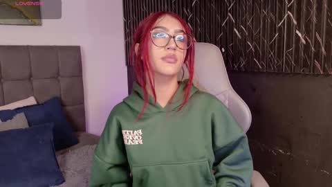 miluv19 online show from October 2025 10:17:01 PM