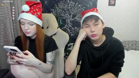 Snapshot of milymi_ chatting on December 2024 03:46:01 PM Milena and Jasper online show from December 2024 03:46:01 PM