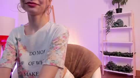 Snapshot of mimi_petitte chatting on May 2026 01:52:01 PM Mimi online show from May 2026 01:52:01 PM