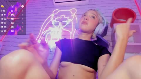 Minji online show from December 2024 03:03:01 PM