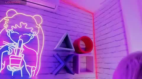 Minji online show from January 2025 11:51:01 AM