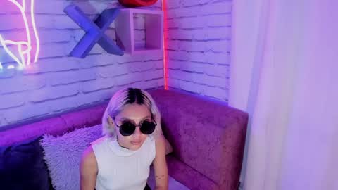 Minji online show from January 2025 11:58:02 AM