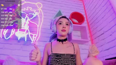 Minji online show from January 2025 06:02:01 PM