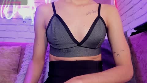 Minji online show from January 2025 11:45:02 AM