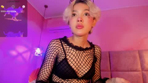 Minji online show from February 2025 02:47:02 PM