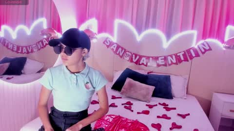 Minji online show from February 2025 11:53:01 AM