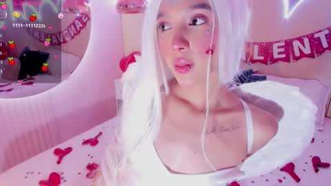 Minji online show from February 2025 02:54:02 PM