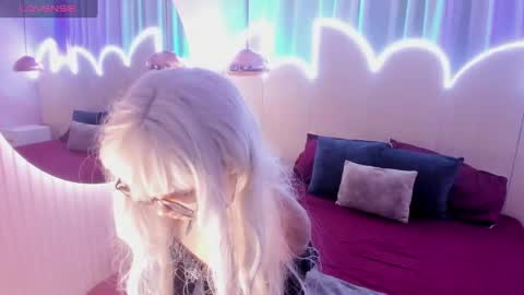 Minji online show from February 2025 11:46:01 AM