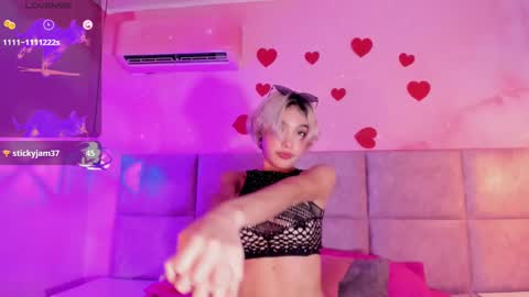 Minji online show from February 2025 05:39:01 PM