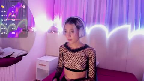 Minji online show from March 2025 03:56:01 PM