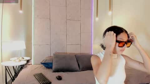 Minji online show from September 2025 11:32:02 AM