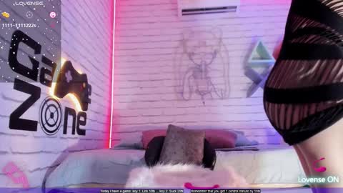Minji online show from September 2025 07:36:01 PM