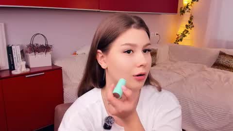 Snapshot of minditrelles chatting on October 2025 07:17:02 AM Mindi online show from October 2025 07:17:02 AM